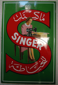 SINGER - Emailleschild für den arabischen Markt - 50er