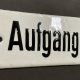 Emailschild mit der Aufschrift ‘Aufgang’