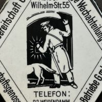 Seltenes Türschild um 1900 - Wachgesellschaft Gross Berlin, Wachmann mit Leuchte und Hund