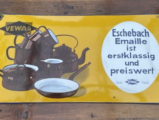 Emailschild mit der Reklame für das Emailgeschirr der 1877 gegründeten Firma VEWAG (Eschebach) aus Dresden