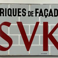 SVK - Briques de Façade (Sint Niklaas, Belgien) - Seltenes Emailschild von 1961 (TPB 141/105/61)