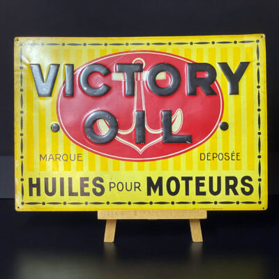 Victory Motor Oil - Geprägtes und lithographiertes Blechschild aus Belgien (Ets. J. B. Gabriels, Bruxelles)