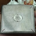 Zigarettenetui, datiert 1913 - 800er Silber und Rubine, innen vergoldet (110 Gramm)