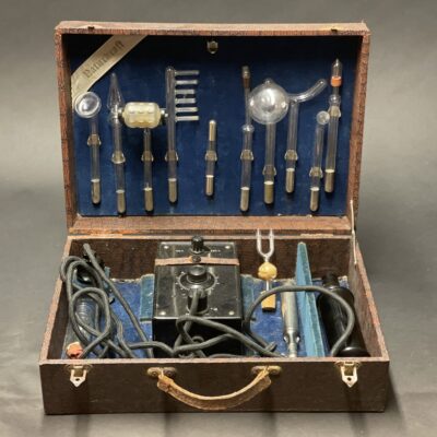 NATURKRAFT - Original Hochfrequenzapparat aus den 1920er/30er Jahren mit 13 Elektroden
