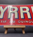 BYRRH - Großformatiges Schild aus geprägtem und bedrucktem Blech (De Andreis, Marseille 55)
