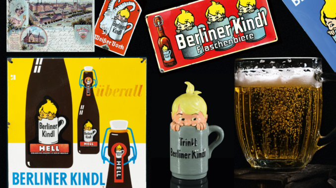 Eine Collage mit Erinnerungsstücken an das Berliner Kindl-Bier: Vintage-Werbung, Schilder mit dem Maskottchen „Goldjunge im Krug“ mit einem Bierkrug, ein Glas schaumiges Bier und ein Keramikbecher. Leuchtende Retro-Farben und deutscher Text erinnern an ein klassisches Brauerei-Thema.