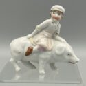 Junge mit Mütze reitet auf Schwein, Porzellan-Spardose um 1900, verm. Thüringen