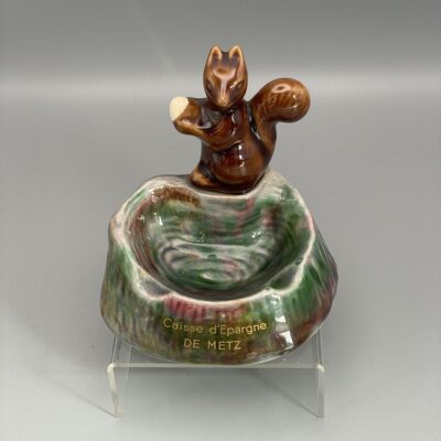 Sparkasse Metz (Frankreich) - figürlicher Reklame-Ascher mit Eichhörnchen, um 1950