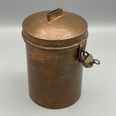 Antike Spendenbüchse, Sammelbüchse, Spendendose, Metall verkupfert. Um 1880/1890.