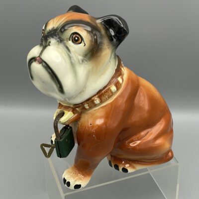 Bulldogge als Spardose, große Keramikfigur in zwei Teilen, Japan um 1950, mit Schloss & Schlüssel