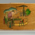 Volkshilfe Leben, Alte Spardose mit Sütterlin-Schrift, Sparbüchse aus Holz, mit Schlüssel
