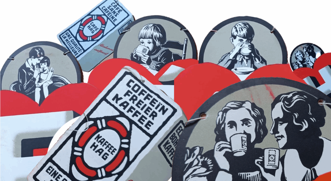 Seltene Papp-Girlande mit Reklame für Café Hag / Kaffee Hag. Zweisprachig, deutsch und französische Packungen, Szenen mit Kindern und Erwachsenen, die den Kaffee trinken.