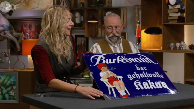 Ein seltenes Burkbraun-Emailschild aus den 1920er Jahren wurde bei Bares für Rares mit nur 500 Euro bewertet. Im Händlerraum brachte die Rarität schließlich 480 Euro. Auf dem Sammlermarkt ist das Schild aber deutlich mehr wert.