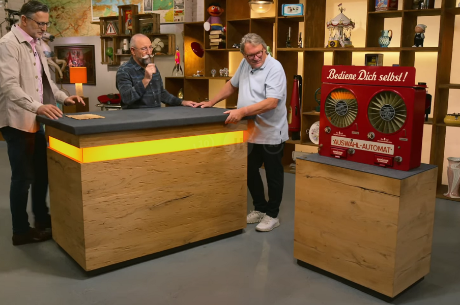 Ein imposantes Gerät auf der "Bares für Rares"-Theke.