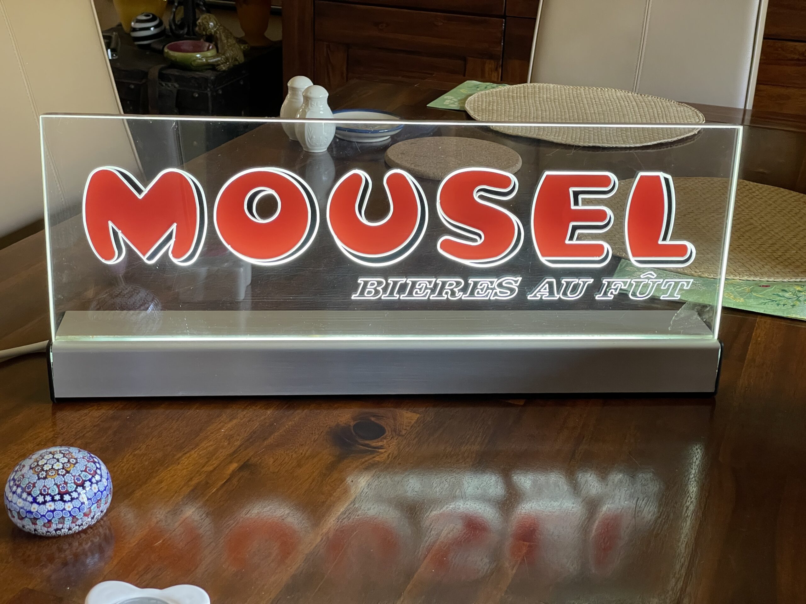 Monte Mousel Leuchtreklame