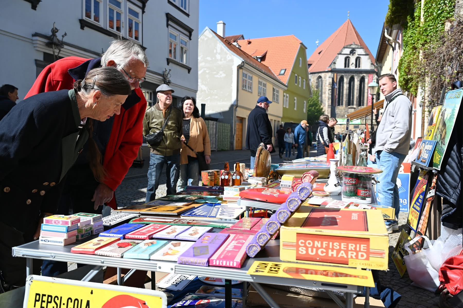 6 Stunden Dosen, Plakate und Schilder in der Altstadt von Arnstadt Samstag, 24. April 2027, 10 bis 16 Uhr
